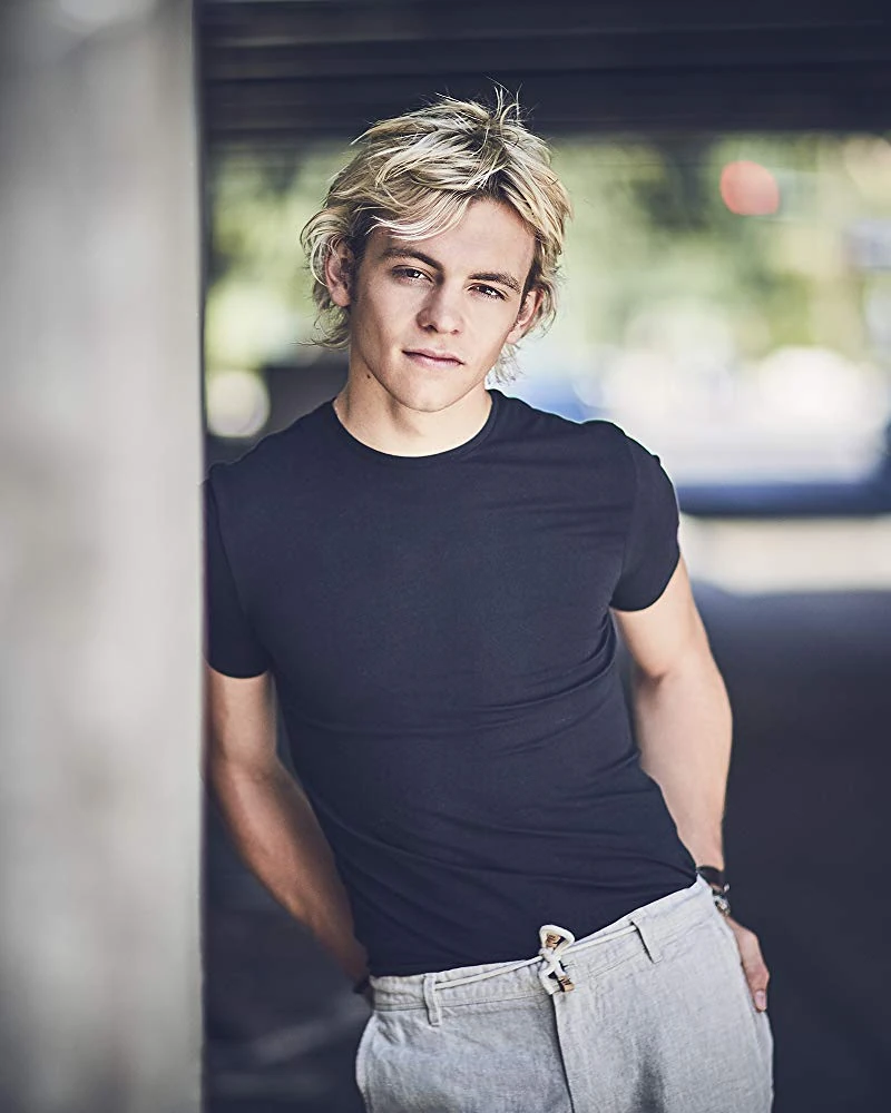 Is Ross Lynch Gay? The Steamy Performance with Troye Sivan Raises Questions  - Fame Passions